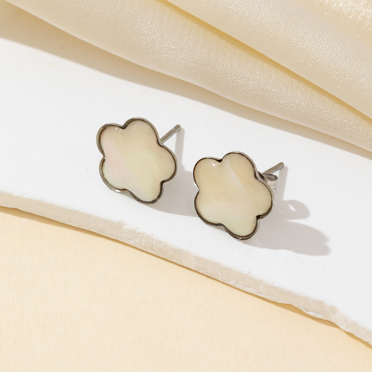 2pcs Natural Fine Shell White  - огляд і ціна Jewelry Making Place