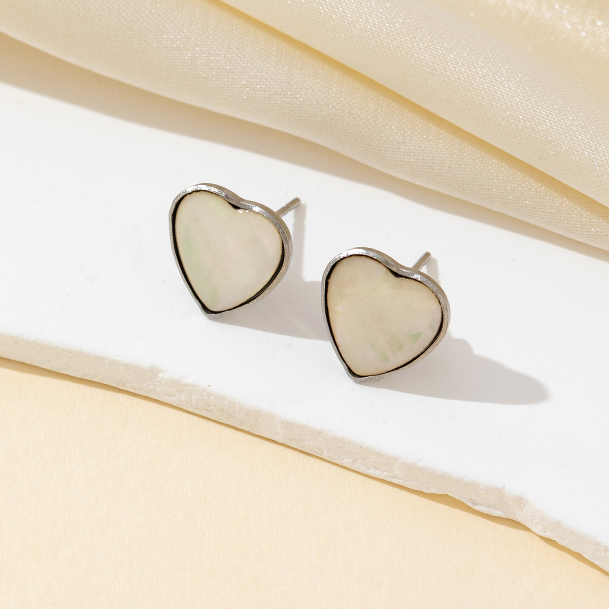 2pcs Natural Shell White Heart - огляд і ціна Jewelry Making Place